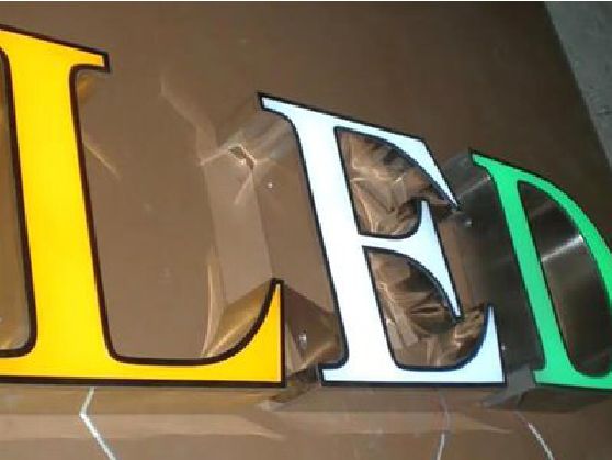 三江介绍LED招牌的基础知识。