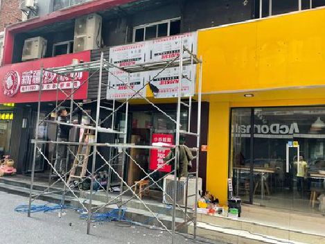 三江制作广告招牌如何避免它发黄？